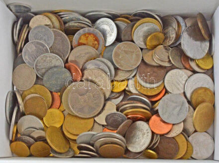 Vegyes, főleg külföldi érmetétel ~1kg súlyban T:vegyes Mixed, mostly foreign coin lot (~1kg) C:mixed
