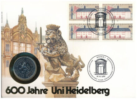 Németország 1986D 5M Cu-Ni 'Heidelbergi Egyetem 1386-1986' érmés borítékban, bélyegzéses bélyeggel, német nyelvű ismeretővel T:UNC patina Germany 1986D 5 Mark Cu-Ni 'Heidelberg University 1386-1986' in envelope with stamp and