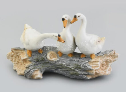 Libák, biscuit porcelán, jelzés nélkül, kopásokkal, h: 22 cm