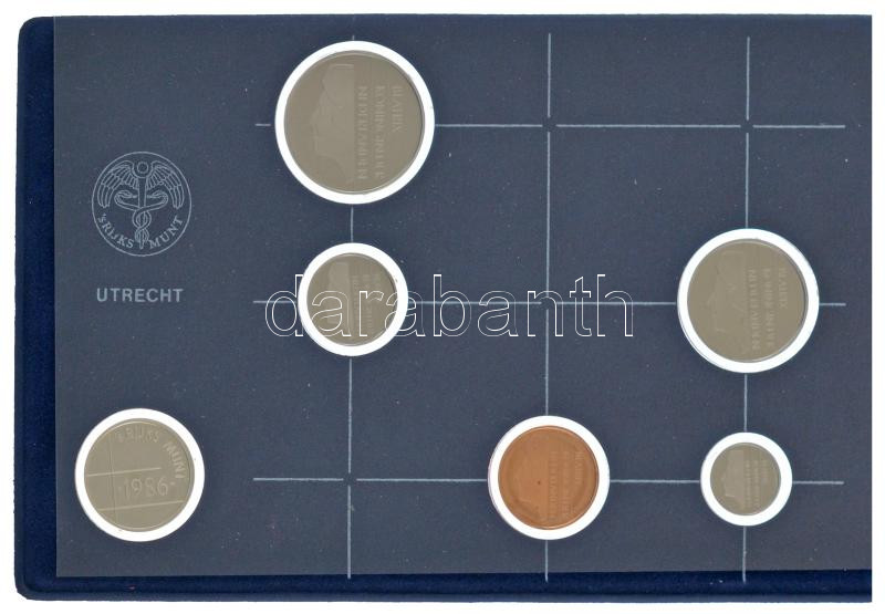 Hollandia 1986. 5c-2 1/2G (5xklf) forgalmi sor + Ag zseton eredeti műbőr tokos szettben, tanúsítvánnyal (5,5g/0.925/23mm) T:PP Netherlands 1986. 5 Cent - 2 1/2 Gulden (5xdiff) coin set + Ag token in original, faux leather set, with - Image 3