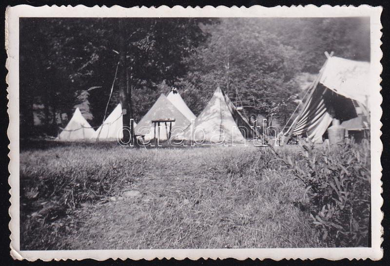 1942 Cserkésztábor Csucsánál, Erdélyben, hátoldalon feliratozott fotó, 6×8,5 cm