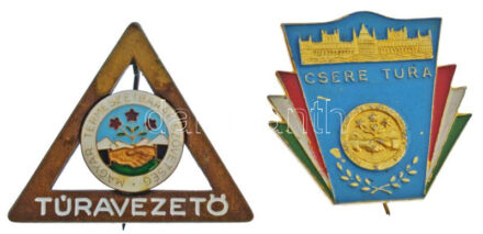 ~1950. 'Magyar Természetbarát Szövetség - Túravezető' zománcozott fém jelvény (35x42mm) + 'Magyar Természetbarát Szövetség - Csere Túra' festett, aranyozott Al jelvény (34x35mm) T:XF