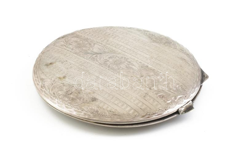 Ezüst (Ag) pudrié, virág díszítményekkel, sérült, jelzett, d: 9 cm, nettó: 71 g