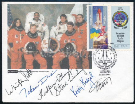 Leonyid Kadenyuk (1951-2018) ukrán Kevin R. Kregel (1956-), Steven W. Lindsey (1960-), Winston E. Scott (1950-), Kalpana Chawla (1962-2003), amerikai és Takao Doi (1954-) japán űrhajós autográf aláírásai emlék borítékon / Signatures