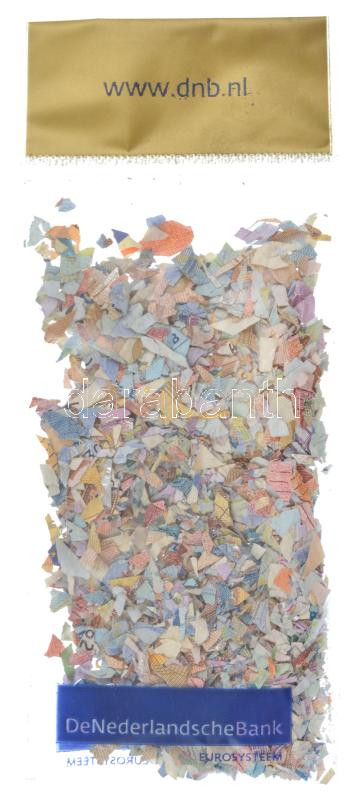 Kis műanyag tasaknyi darált euró bankjegy