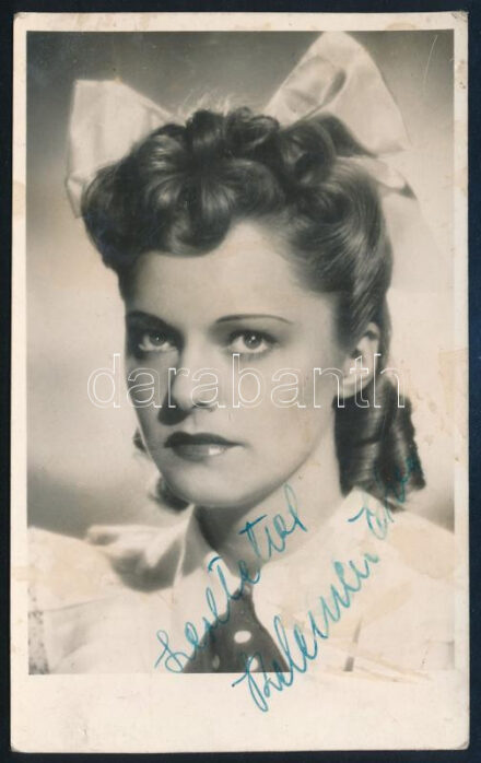 Kelemen Éva (1921-1986) színésznő aláírása őt ábrázoló fotólapon