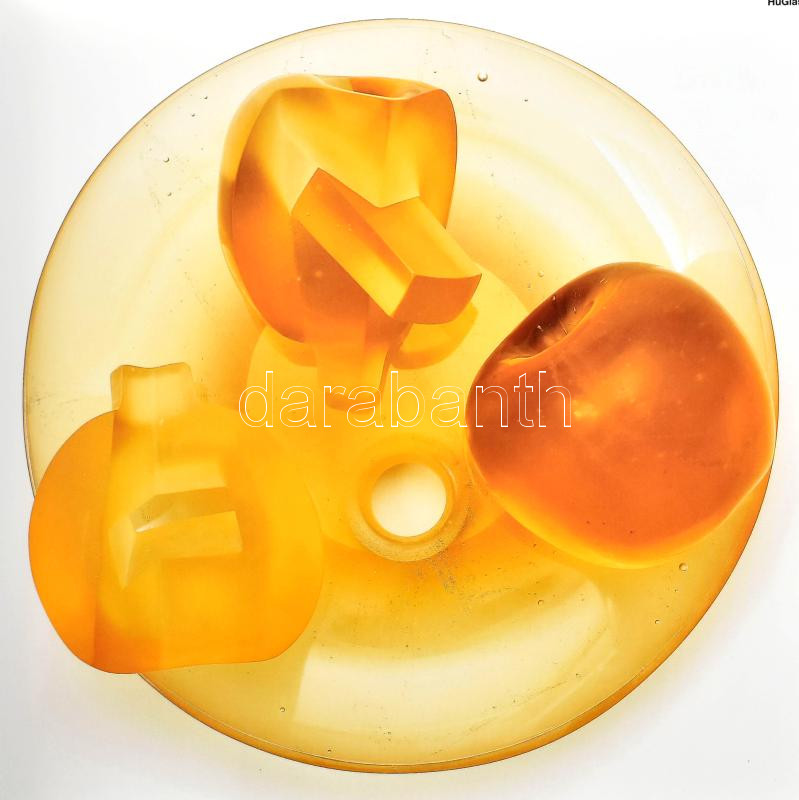 HuGlass 2017. A Magyar Üvegművészeti Társaság csoportos kiállítása. Group Exhibition of The Hungarian Glass Art Society. Bp., 2017, Magyar Üvegművészeti Társaság Egyesülete. Gazdag képanyaggal illusztrálva. Magyar és angol nyelven. - Image 3