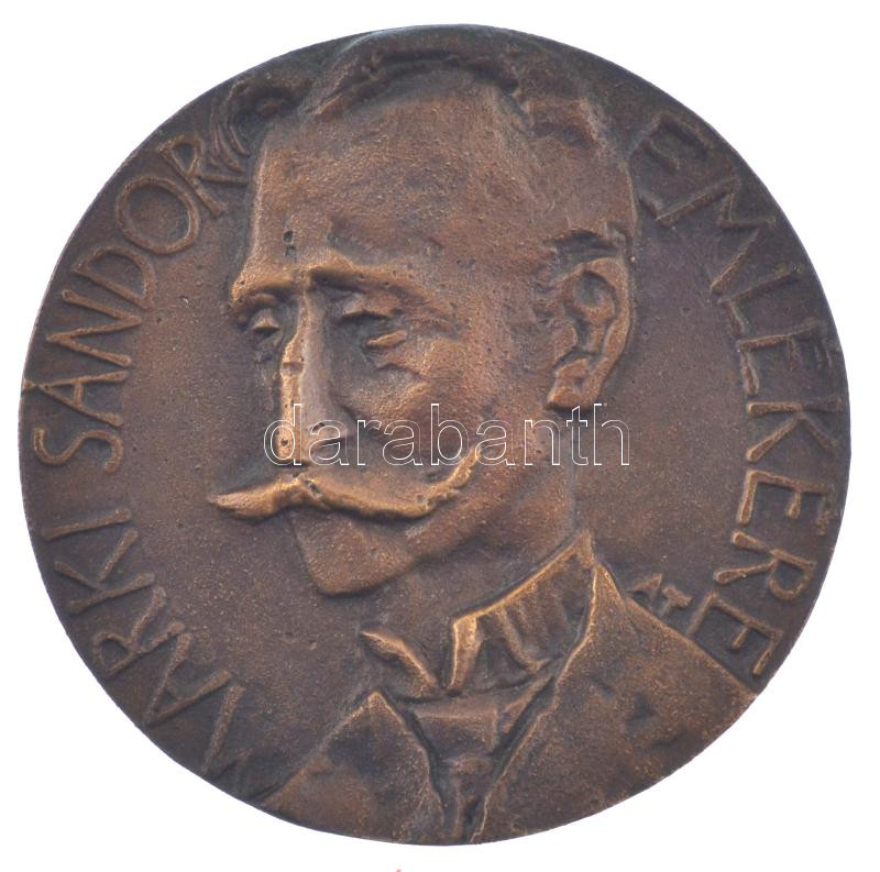 Asszonyi Tamás (1942-) ~1975. 'Márki Sándor Emlékére / Kiemelkedő Honismereti Helytörténeti Munkáért' (Márki Sándor, történetíró egyetemi tanár) kétoldalas, öntött bronz emlékérem, eredeti dísztokban (78mm) T:AU