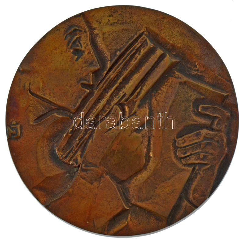 Nagy István János (1938-) DN 'Az olvasó munkásért' kétoldalas bronz emlékérem dísztokban (96mm) T:AU kis patina