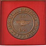 1974. 'Az MN 3705 10 éves évfordulója alkalmából 1964-1974' egyoldalas bronz emlékérem eredeti tokban (85mm) T:AU