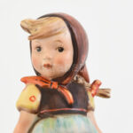 Hummel Goebel figura, kerítésen ülő kislány, kézzel festett fajansz, jelzett, hibátlan, m: 13 cm - Image 2