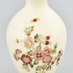 Zsolnay virágmintás porcelán, váza, jelzett, hibátlan, m: 15 cm