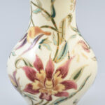Zsolnay virágmintás porcelán, váza, jelzett, hibátlan, m: 18 cm