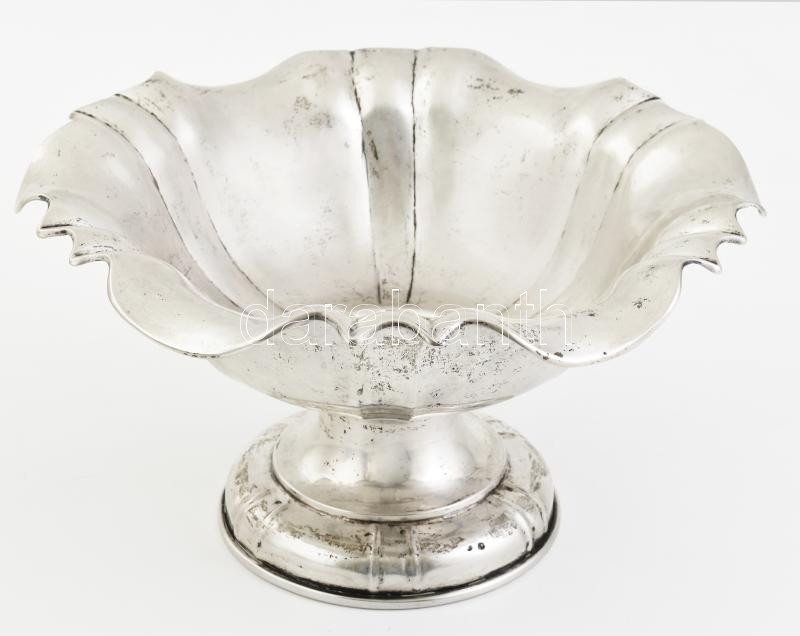 Ezüst (Ag) Art Deco talpas kínálótál, jelzett, d: 28 cm, m: 14,5 cm, nettó: 478 g