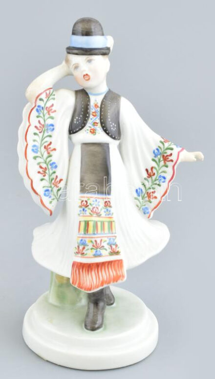 Herendi táncoló matyó legény porcelán figura, népies motívumokkal, kézzel festett, jelzett, kezei restauráltak, m: 19 cm