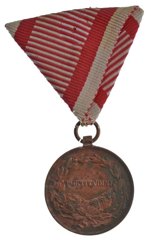 1917. 'Károly Bronz Vitézségi Érem' bronz kitüntetés eredeti mellszalagon. Szign.: Kautsch T:XF Hungary 1917. 'Bronze Gallantry Meda' bronze decoration on original ribbon. Sign.: Kautsch C:XF NMK 310 - Image 2