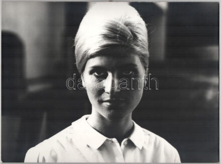 G. Szántó András (1937-2002): Nő. Fotó, papír, kartonra kasírozva, hátoldalán pecséttel jelzett, 28x38cm