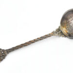 Ezüst(Ag) spanyol pénzérméből készült kanál, fém nyéllel, h: 11,5 cm