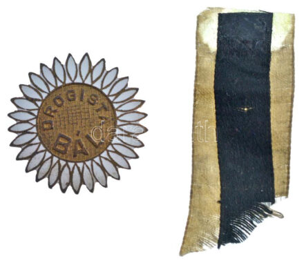 ~1920. 'Drogista bál' zománcozott fém jelvény szalaggal T:XF,VF tű letört, szalag leszakadt