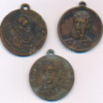 1894. 'Kossuth Lajos / Dicső korszak lánglelkű alkotója' bronz emlékmedál füllel (29mm) + 1902. 'Kossuth Lajos 1802-1902' kétoldalas Cu emlékérem füllel (29mm) + DN 'Kossuth Lajos / Szabadság, egyenlőség, testvériség - 1848'