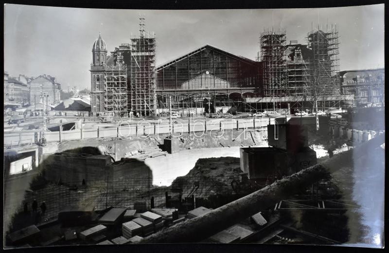 cca 1980 Bp., Marx tér (Nyugati tér) átépítése, felüljáró és áruház építése, 3 db fotó, 18x13 cm és 23,5x18 cm között - Image 3