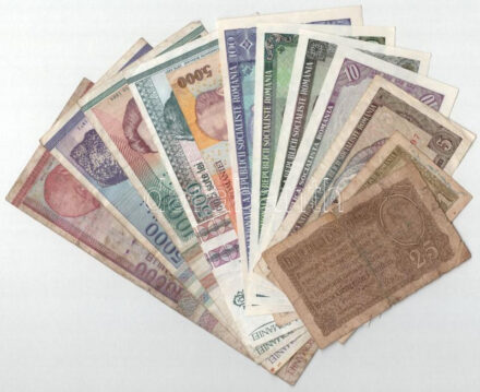 12db-os vegyes román bankjegy tétel, közte 1966. 25L T:F,VG közte szép papír 12pcs of mixed romanian banknote lot, in it 1966. 25 Lei C:F,VG with fine paper in it