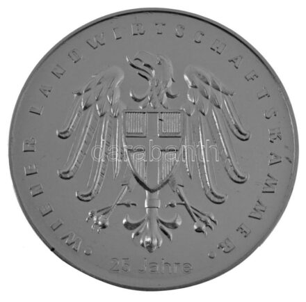 Ausztria DN 'Bécsi Mezőgazdasági Kamara / Különleges érdemekért' ezüstözött bronz érdemérem gravírozással (60mm) T:AU ph. Austria ND 'Wiener Landwirtschaftskammer / Für besondere Verdienste' silvered bronze medallion with engrave