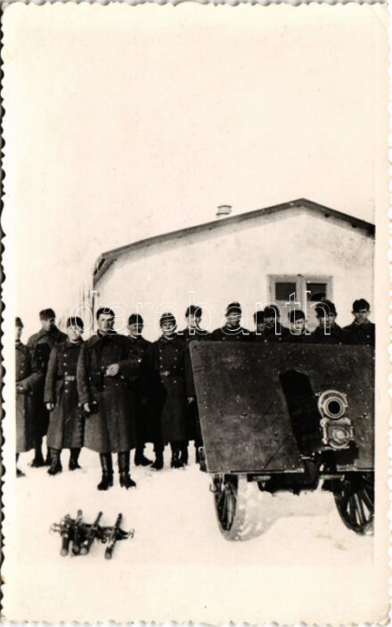 Magyar tüzérek télen / WWII Hungarian artillery in winter. photo (EK)