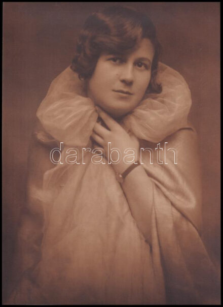 cca 1930 Gaiduschek Erzsi (1875-1956) budapesti fényképész hagyatékából 1 db vintage fotó, jelzés nélkül, ezüst zselatinos fotópapíron, 22x15,8 cm