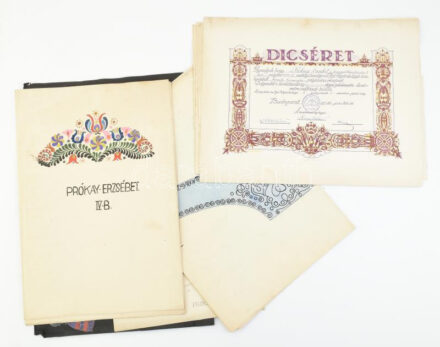 1929-1932 Bp., Prókay Erzsébet polgári leányiskolai tanuló munkái: népművészeti és egyéb díszítőminták, motívumok; hímzésminták, vázlatok, stb.; összesen kb. 30 db. Vegyes technika, papír. Különböző méretekben. + Az Ifjú