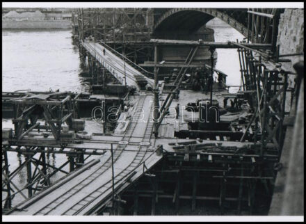cca 1947 Budapest, a németek által felrobbantott Margit híd újjáépítése során készült felvételek, 3 db modern nagyítás,