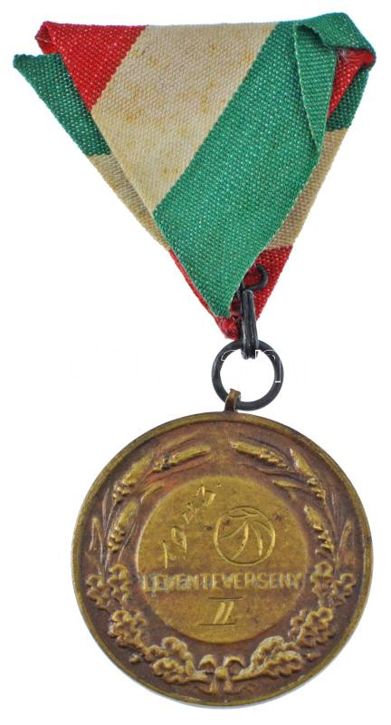 1943. 'Leventeverseny' kétoldalas bronz díjérem eredeti mellszalagon, '1943. - II.', illetve egy labda gravírozással T:XF