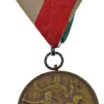 1943. 'Leventeverseny' kétoldalas bronz díjérem eredeti mellszalagon, '1943. - II.', illetve egy labda gravírozással T:XF - Image 2