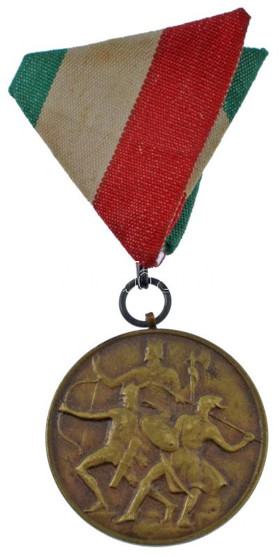1943. 'Leventeverseny' kétoldalas bronz díjérem eredeti mellszalagon, '1943. - II.', illetve egy labda gravírozással T:XF - Image 2