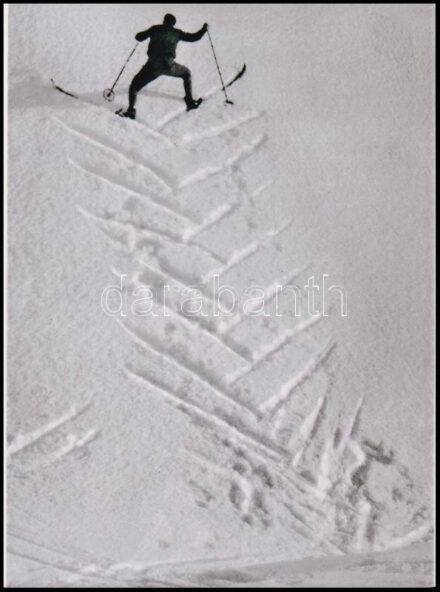 cca 1931 Munkácsi Márton (1896-1963) fotóriporter és fotóművész 'Fölfelé' című felvétele nyomán készült modern nagyítás, a néhai Lapkiadó Vállalat fotólaborjának archívumából, 23,8x17,8 cm