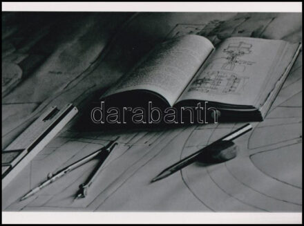 cca 1937 Korschelt Miklós (1900-1982) budapesti festő- és fotóművész hagyatékából 1 db modern nagyítás (A mérnök asztala), 17,8x23,8 cm