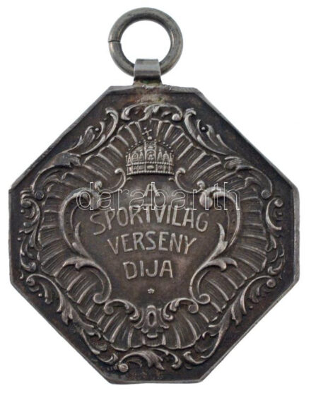 ~1930. 'Sportvilág Verseny Díja' peremen jelzett Ag díjérem füllel (17,98g/33mm) T:XF ph., patina