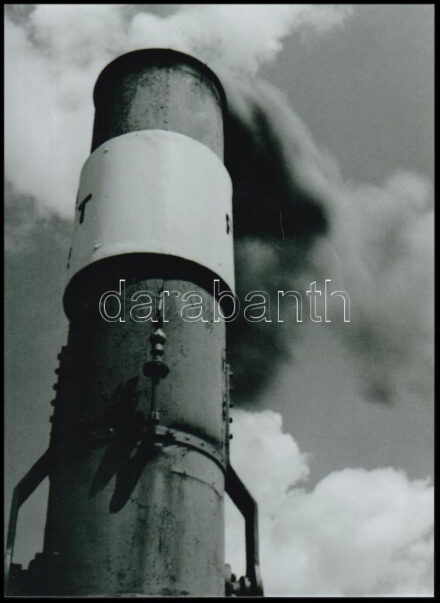 cca 1935 Reich Péter Cornel (?-?) budapesti fotóművész hagyatékából 1 db modern nagyítás (Hajókémény), 21x15 cm