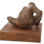 Tüskehúzó. Kerámia kisplasztika, jelzés nélkül fa alapon. 22 cm, m: 18 cm - Image 3