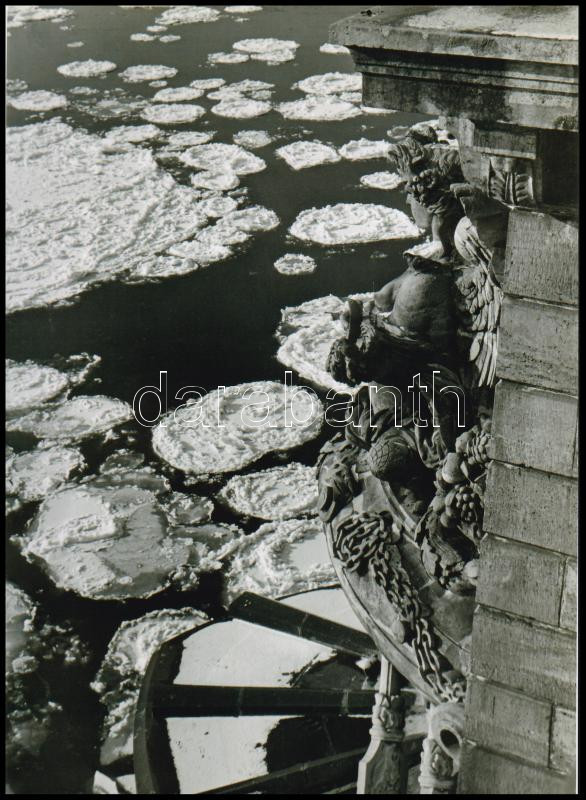 cca 1937 Jégzajlás a Dunán, a Margit hídról fényképezte dr. Sevcsik Jenő, 1 db modern nagyítás, 21x15 cm