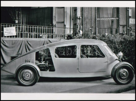 cca 1920 Farmotoros, háromkerekű autó, 17,7x23,8 cm