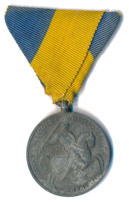 1941. 'Délvidéki Emlékérem' Zn emlékérem mellszalagon. Szign.: BERÁN L. T:XF oxidáció Hungary 1941. 'Commemorative Medal for the Return of Southern Hungary' Zn medal with ribbon. Sign: BERÁN L. C:XF corrosion NMK 429
