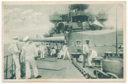 SMS Erzherzog Karl, Vorderes Freideck / SMS Erzherzog Karl az Osztrák-Magyar Haditengerészet Erzherzog Karl-osztályú pre-dreadnought csatahajója (Linienschiffe), elülső fedélzet matrózokkal / Austro-Hungarian Navy Erzherzog Karl-class