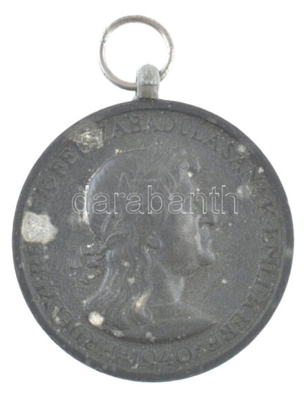 1940. 'Erdélyi részek felszabadulásának emlékére' Zn emlékérem mellszalag nélkül. Szign.: Berán T:AU oxidáció, kis ph Hungary 1940. 'Commemorative Medal for the Liberation of Transylvania' Zn medal without ribbon. Sign.: Berán C:AU