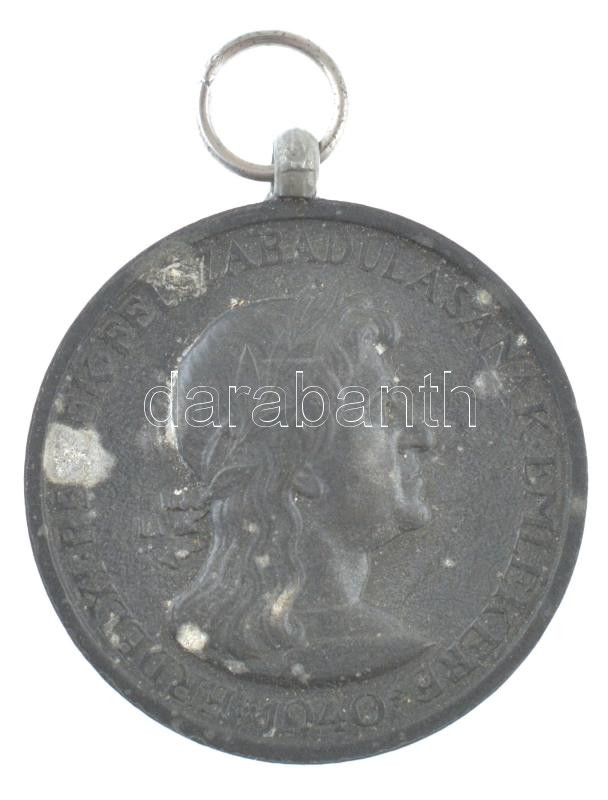1940. 'Erdélyi részek felszabadulásának emlékére' Zn emlékérem mellszalag nélkül. Szign.: Berán T:AU oxidáció, kis ph Hungary 1940. 'Commemorative Medal for the Liberation of Transylvania' Zn medal without ribbon. Sign.: Berán C:AU