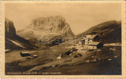 Passo Gardena, Grödnerjoch (Südtirol); Hospiz gegen Langkofel / mountains, tourist hotel, chalet