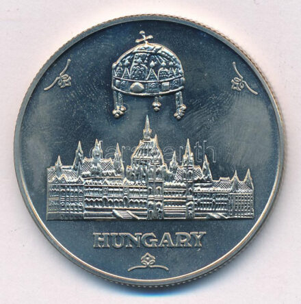 Nagy-Britannia 1989. 'Barbican Centre - Magyarok: Britannia üdvözli Magyarországot' kétoldalas fém emlékérem (38,5mm) T:BU patina, ujjlenyomat Great Britain 1989. 'Barbican Centre - Magyarok: Britain Salutes Hungary' metal commemorative