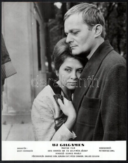 cca 1964 ,,Új Gilgames' című magyar film jelenetei és szereplői (köztük Darvas Iván, Domján Edit, Pécsi Sándor), 13 db vintage produkciós filmfotó, ezüst zselatinos fotópapíron, a használatból eredő (esetleges) kisebb hibákkal,