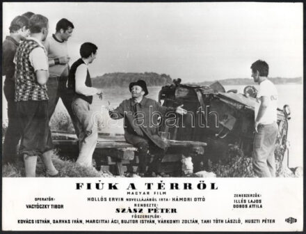 cca 1967 ,,Fiúk a térről' című magyar film jelenetei és szereplői (köztük Bujtor István, Darvas Iván, Huszti Péter, Tahi Tóth László), 13 db vintage produkciós filmfotó, ezüst zselatinos fotópapíron, a használatból eredő