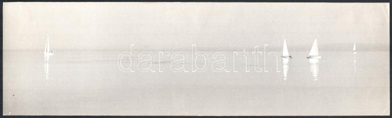 cca 1960 Vincze János (1922-1999) kecskeméti fotóművész hagyatékából, feliratozott vintage fotóművészeti alkotás (Vitorlások), ezüst zselatinos fotópapíron, hátoldalán több külföldi kiállítás emlékpecsétje, sarkán kis
